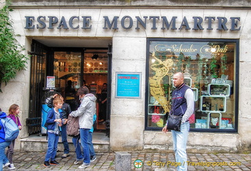 Espace Montmartre entrance